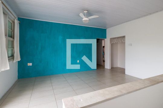 Sala de casa à venda com 4 quartos, 182m² em Medianeira, Porto Alegre
