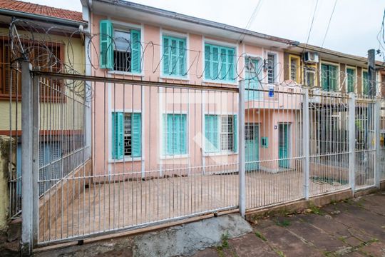 Fachada de casa à venda com 4 quartos, 182m² em Medianeira, Porto Alegre