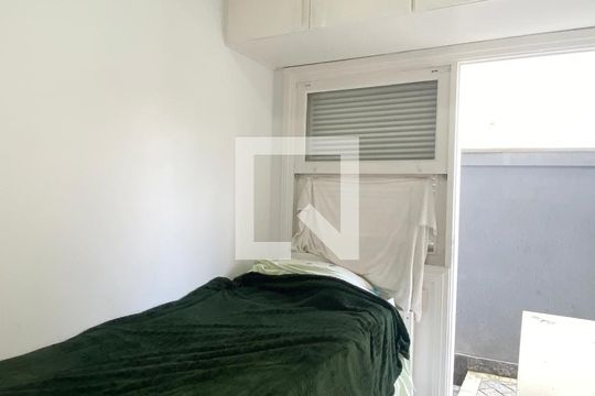 Quarto de Serviço de casa de condomínio para alugar com 3 quartos, 450m² em Alphaville, Santana de Parnaíba