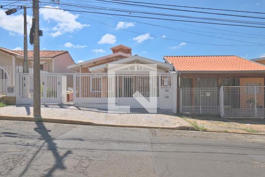 Fachada de casa à venda com 5 quartos, 153m² em Vila Industrial, Campinas