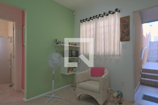Casa fundos - Sala de casa à venda com 5 quartos, 153m² em Vila Industrial, Campinas