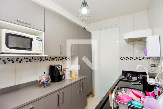 Cozinha de apartamento para alugar com 2 quartos, 52m² em Picanço, Guarulhos
