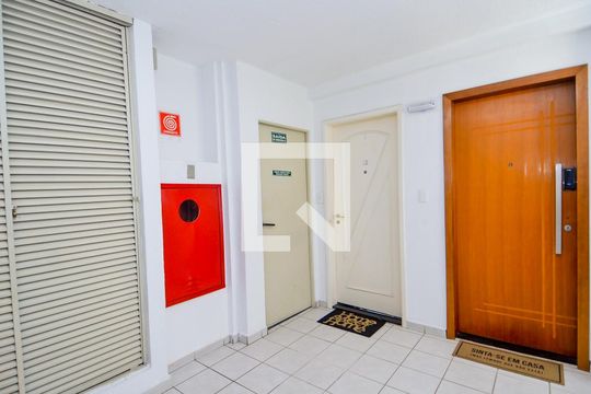 Hall de Entrada de apartamento para alugar com 2 quartos, 52m² em Picanço, Guarulhos