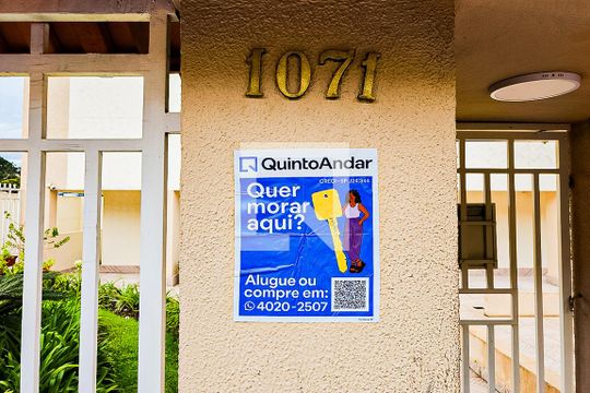 Fachada com Plaquinha de apartamento para alugar com 2 quartos, 50m² em Vila Mazzei, São Paulo