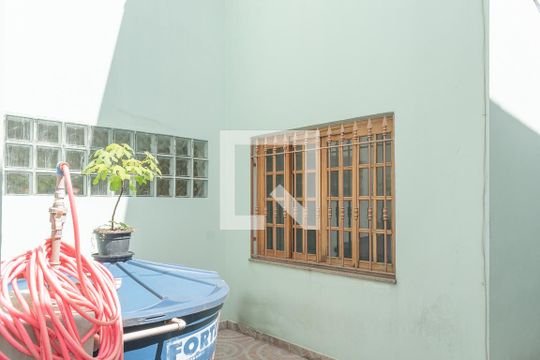 Corredor de casa à venda com 3 quartos, 160m² em Jardim Vila Galvão, Guarulhos