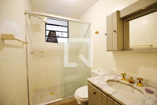 Banheiro de apartamento para alugar com 1 quarto, 44m² em Centro Histórico, Porto Alegre