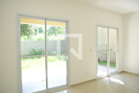 Sala de casa de condomínio para alugar com 3 quartos, 103m² em Parque Rincão, Cotia