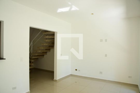 Sala de casa de condomínio para alugar com 3 quartos, 103m² em Parque Rincão, Cotia