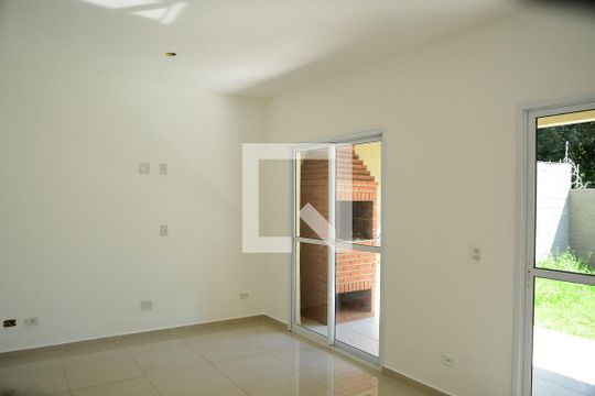 Sala de casa de condomínio para alugar com 3 quartos, 103m² em Parque Rincão, Cotia