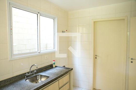 Cozinha de casa de condomínio para alugar com 3 quartos, 103m² em Parque Rincão, Cotia
