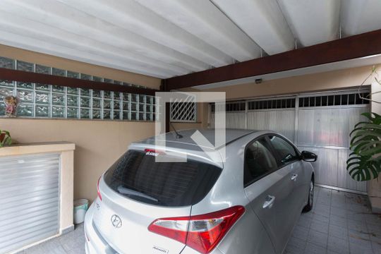 Garagem de casa à venda com 3 quartos, 220m² em Vila Gumercindo, São Paulo