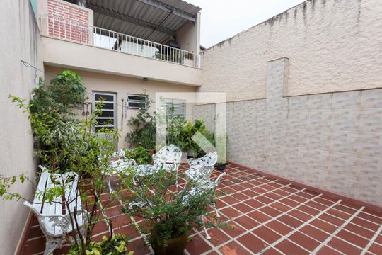 Quintal de casa à venda com 3 quartos, 220m² em Vila Gumercindo, São Paulo