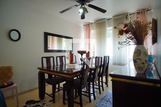 Sala  de apartamento à venda com 2 quartos, 64m² em Bom Jesus, Porto Alegre