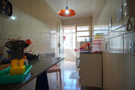 Cozinha  de apartamento à venda com 2 quartos, 64m² em Bom Jesus, Porto Alegre