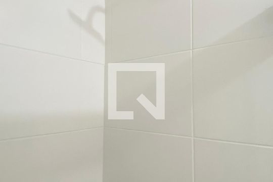 Banheiro de apartamento para alugar com 1 quarto, 41m² em Jardim Tupanci, Barueri