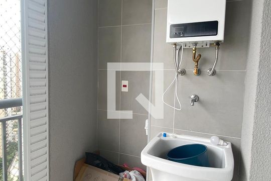 Área de Serviço de apartamento para alugar com 1 quarto, 41m² em Jardim Tupanci, Barueri