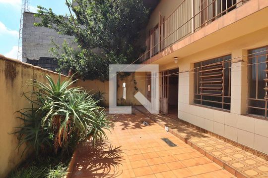 Quintal de casa à venda com 3 quartos, 266m² em Santa Maria, Santo André