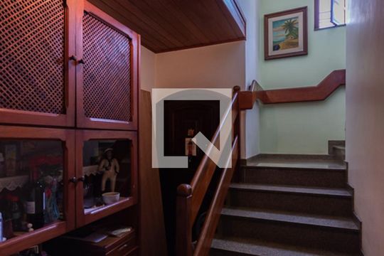 Escadas (primeiro andar) de casa à venda com 3 quartos, 190m² em Vila Isabel, Rio de Janeiro