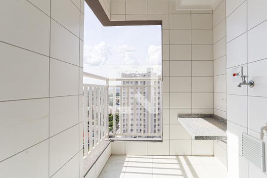 Sacada de apartamento para alugar com 2 quartos, 36m² em Santa Maria, Osasco