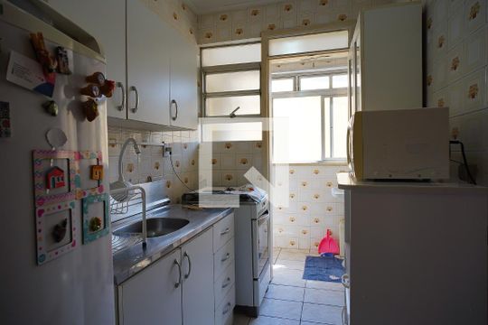 Cozinha de apartamento à venda com 2 quartos, 66m² em Jardim Botânico, Porto Alegre