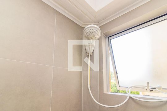 Banheiro de apartamento para alugar com 2 quartos, 51m² em Aberta dos Morros, Porto Alegre