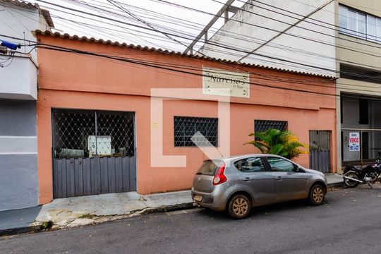 Fachada de casa à venda com 2 quartos, 315m² em Alto Barroca, Belo Horizonte