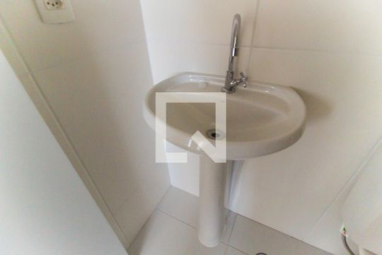Banheiro de apartamento para alugar com 2 quartos, 33m² em Vila Nova Curuçá, São Paulo