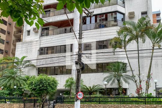 Fachada de apartamento para alugar com 3 quartos, 110m² em Centro, Guarujá