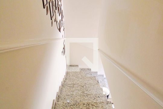 Escada de casa à venda com 2 quartos, 60m² em Utinga, Santo André