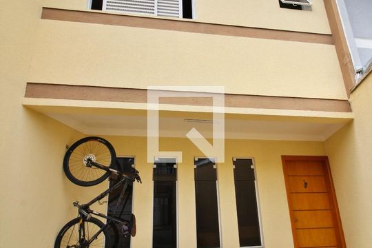 Fachada de casa à venda com 2 quartos, 60m² em Utinga, Santo André