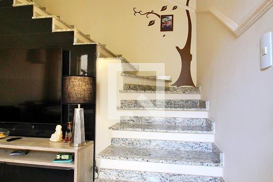 Escada de casa à venda com 2 quartos, 60m² em Utinga, Santo André