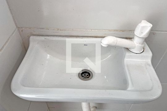 Banheiro de kitnet/studio à venda com 1 quarto, 29m² em Centro Histórico, Porto Alegre
