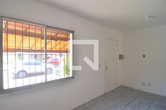 Sala de casa de condomínio à venda com 2 quartos, 65m² em Igara, Canoas