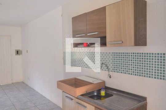Cozinha de casa de condomínio à venda com 2 quartos, 65m² em Igara, Canoas