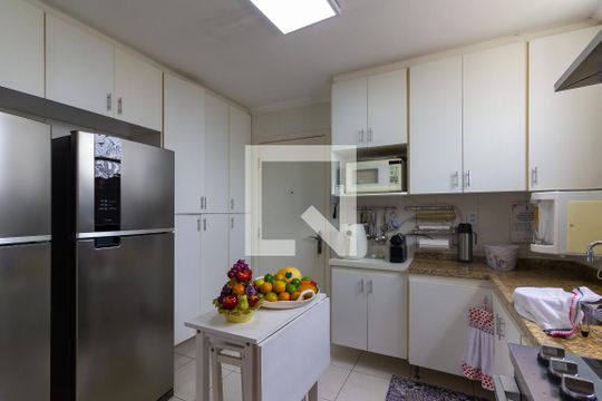 Cozinha de apartamento à venda com 3 quartos, 114m² em Perdizes, São Paulo