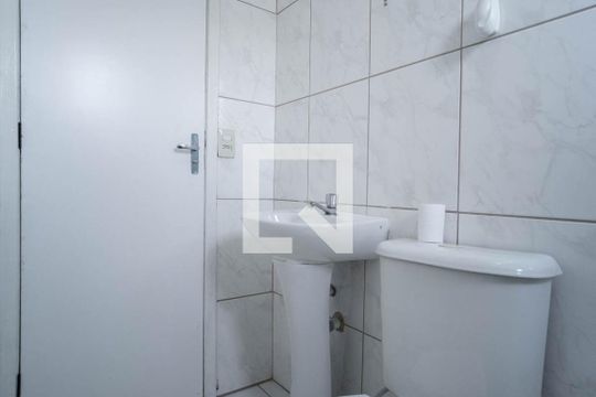 Banheiro de casa de condomínio à venda com 2 quartos, 70m² em Jardim Sao Nicolau, São Paulo