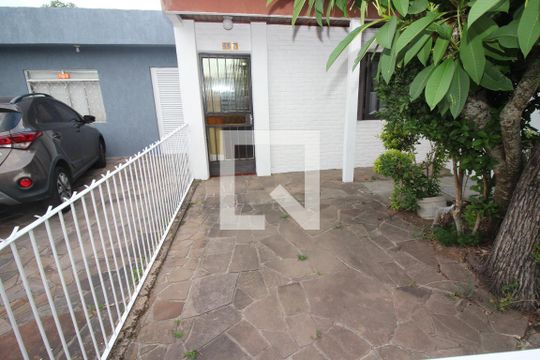 Garagem de casa à venda com 2 quartos, 75m² em Serraria, Porto Alegre