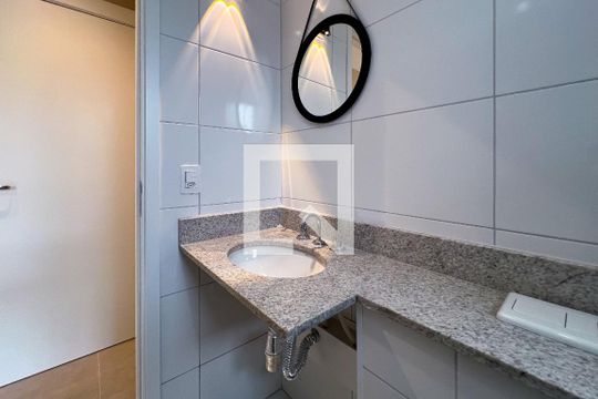 Banheiro de apartamento para alugar com 1 quarto, 25m² em Indianópolis, São Paulo