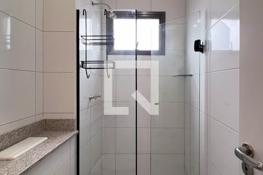 Banheiro de apartamento para alugar com 1 quarto, 25m² em Indianópolis, São Paulo