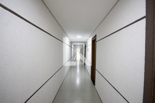 Corredor de kitnet/studio para alugar com 1 quarto, 20m² em Liberdade, São Paulo