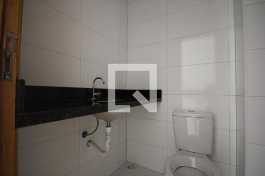 Banheiro de kitnet/studio para alugar com 1 quarto, 20m² em Liberdade, São Paulo
