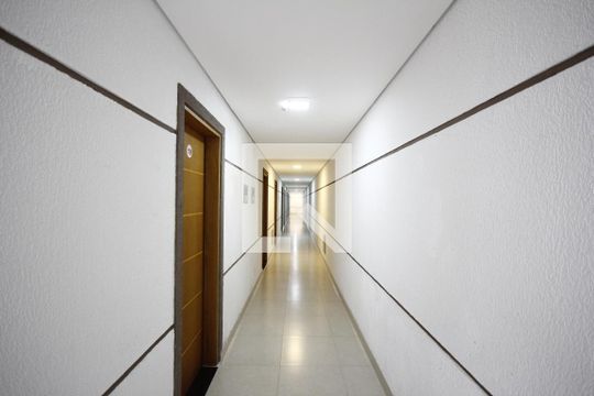 Corredor de kitnet/studio para alugar com 1 quarto, 20m² em Liberdade, São Paulo