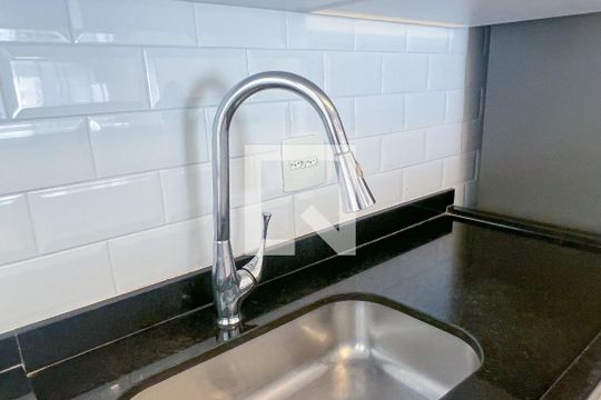 Cozinha de apartamento à venda com 2 quartos, 76m² em Vila Olímpia, São Paulo