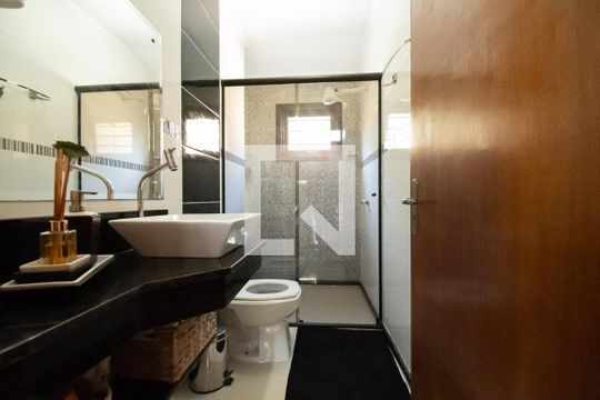 banheiro social de casa à venda com 3 quartos, 240m² em Ideal, Novo Hamburgo