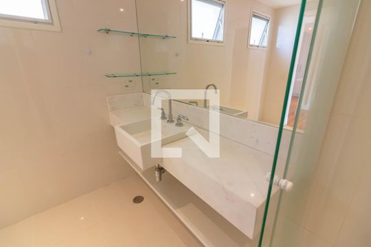 Banheiro, suíte 1 de apartamento para alugar com 3 quartos, 238m² em Vila Cruzeiro, São Paulo