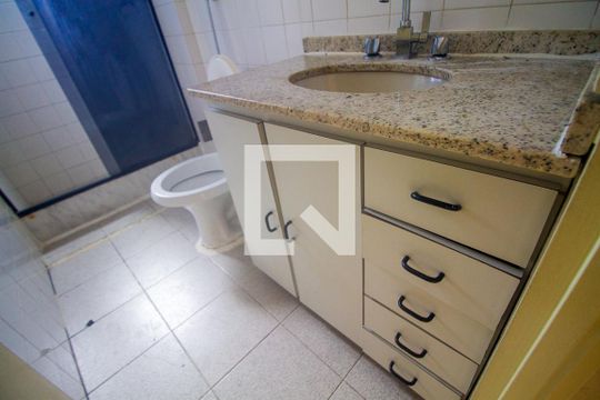 Banheiro de apartamento para alugar com 2 quartos, 59m² em Tomás Coelho, Rio de Janeiro