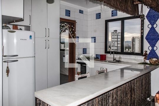 Cozinha de apartamento para alugar com 3 quartos, 110m² em Vila Alzira, Guarujá
