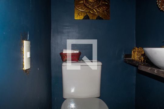 Lavabo de apartamento para alugar com 3 quartos, 110m² em Vila Alzira, Guarujá