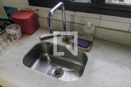 Cozinha de apartamento para alugar com 3 quartos, 110m² em Vila Alzira, Guarujá