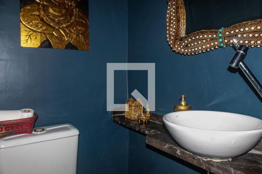 Lavabo de apartamento para alugar com 3 quartos, 110m² em Vila Alzira, Guarujá